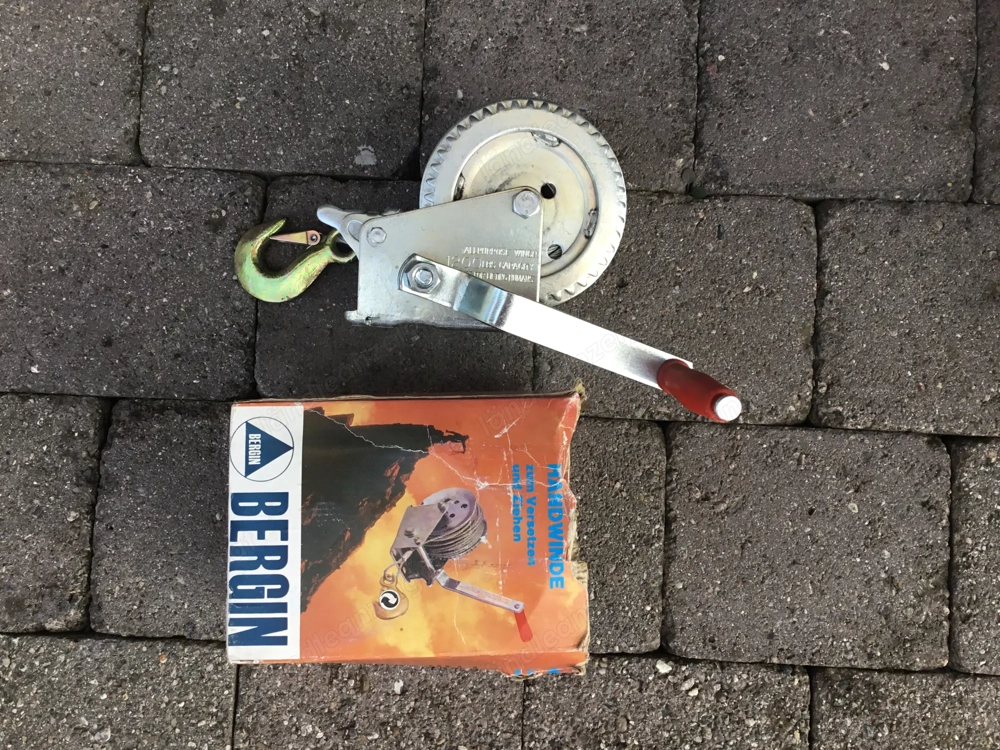 Baustrahler und Handwinde