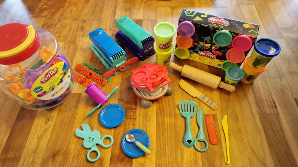 Play-Doh Zubehör und Knete inklusive Nudelholz und Holzmesser