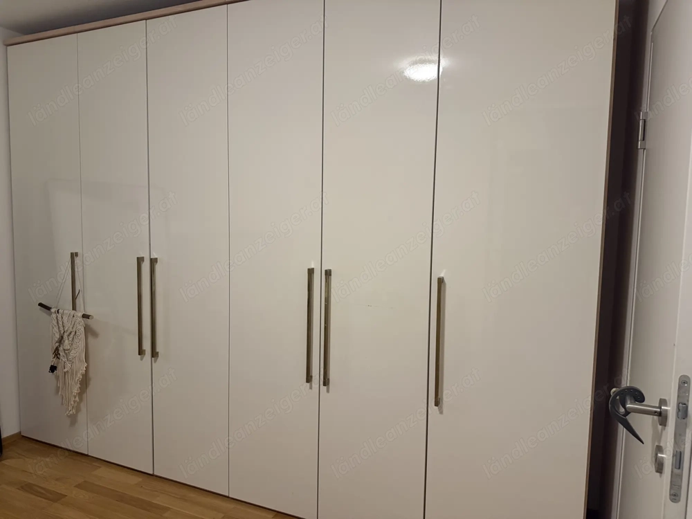 Maßgeplanter Kleiderschrank von XXXLutz