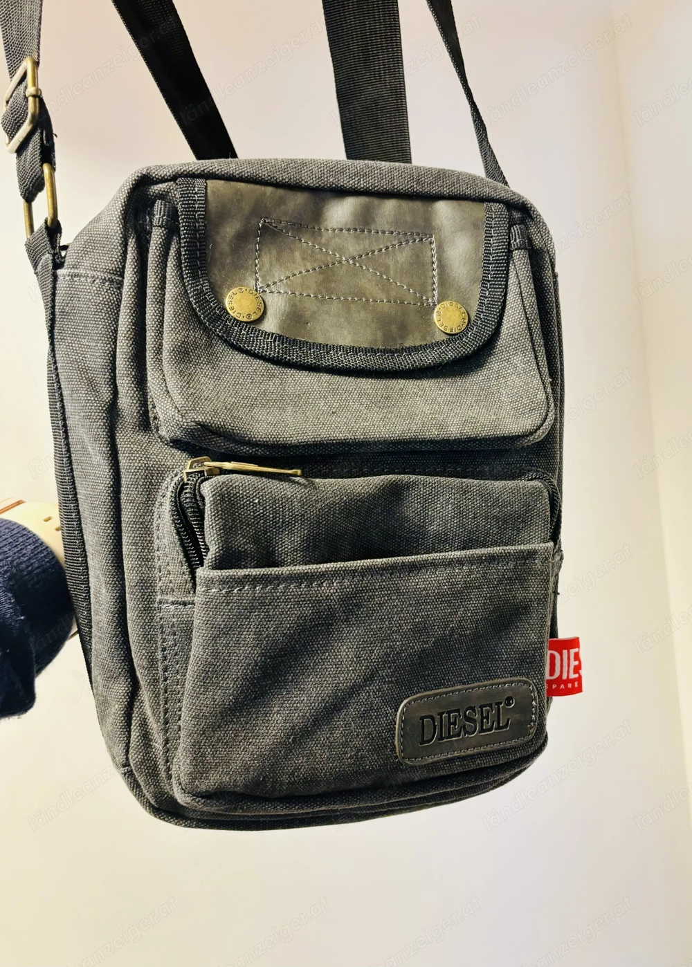 Umhängetasche mit vielen Details