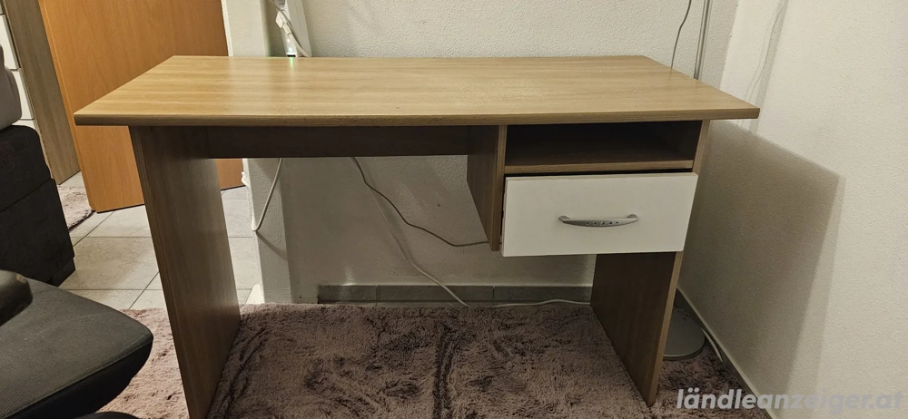 Schreibtisch