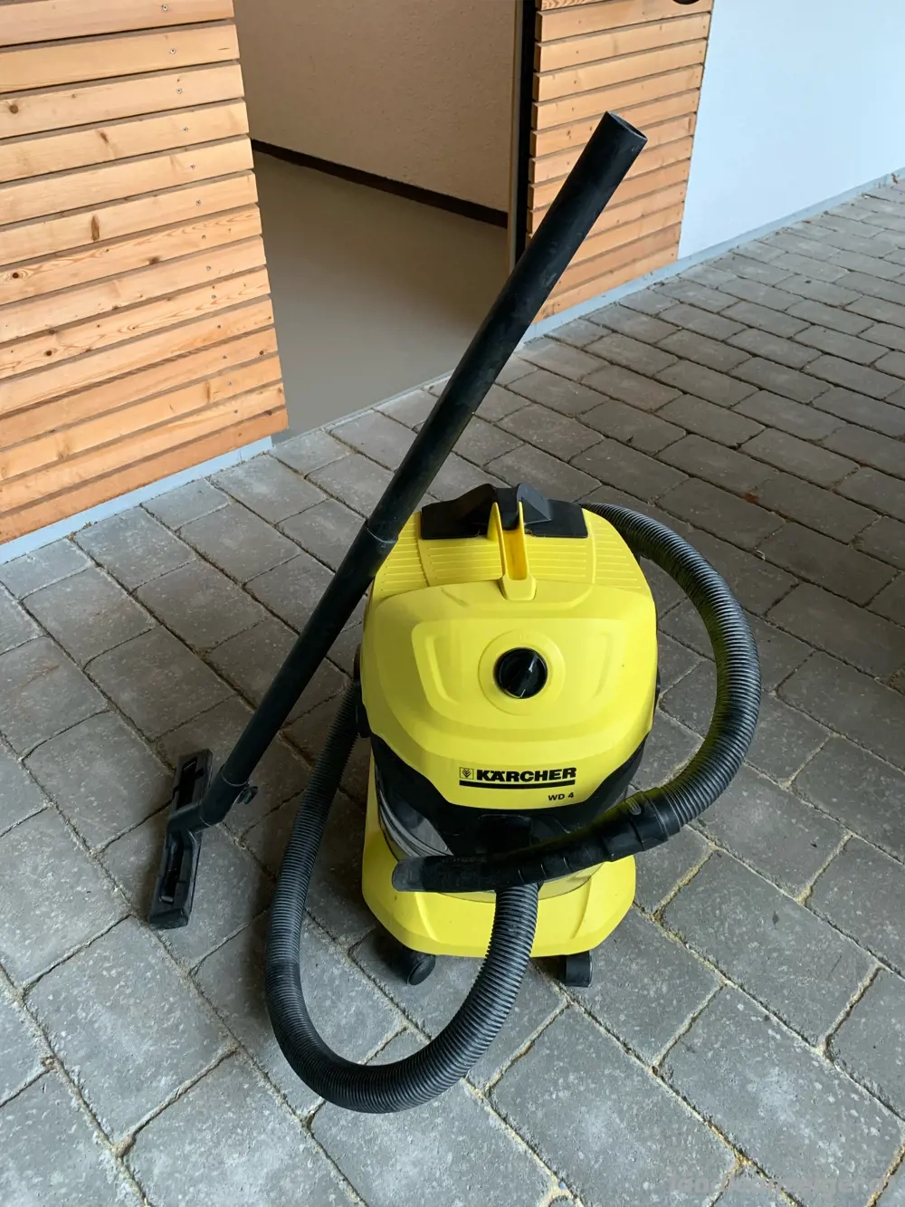 Kärcher Nass- Trockensauger WD4 Premium