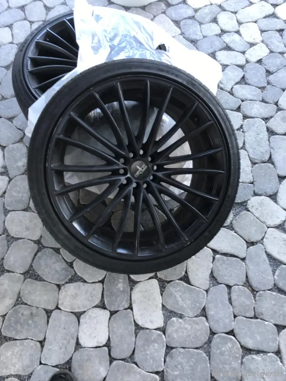 19 Zoll Corniche Alufelgen mit Sommerreifen