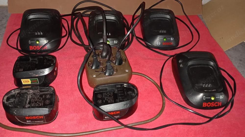 4 Bosch Ladegeräte und 3 Accus..keine discont Ware!