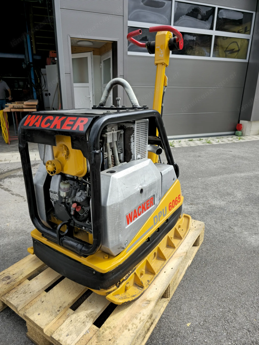 große Rüttelplatte