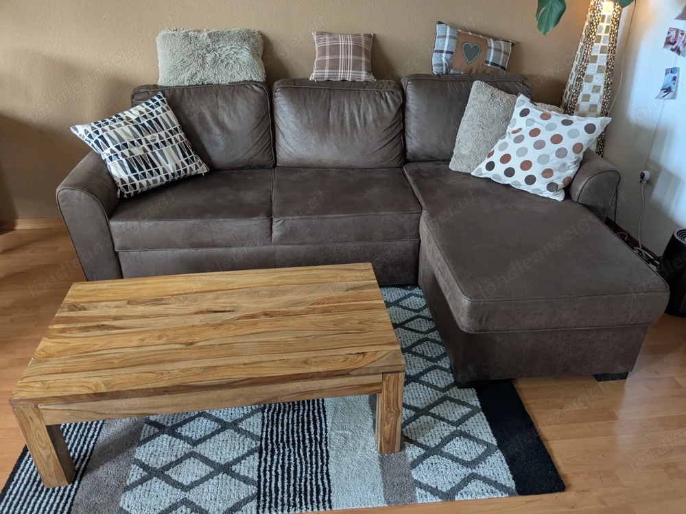 Als Spende abzugeben: Couch mit Schlaffunktion und Stauraum