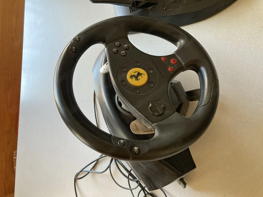 Lenkrad und Pedaleinheit Lenkrad und Pedaleinheit