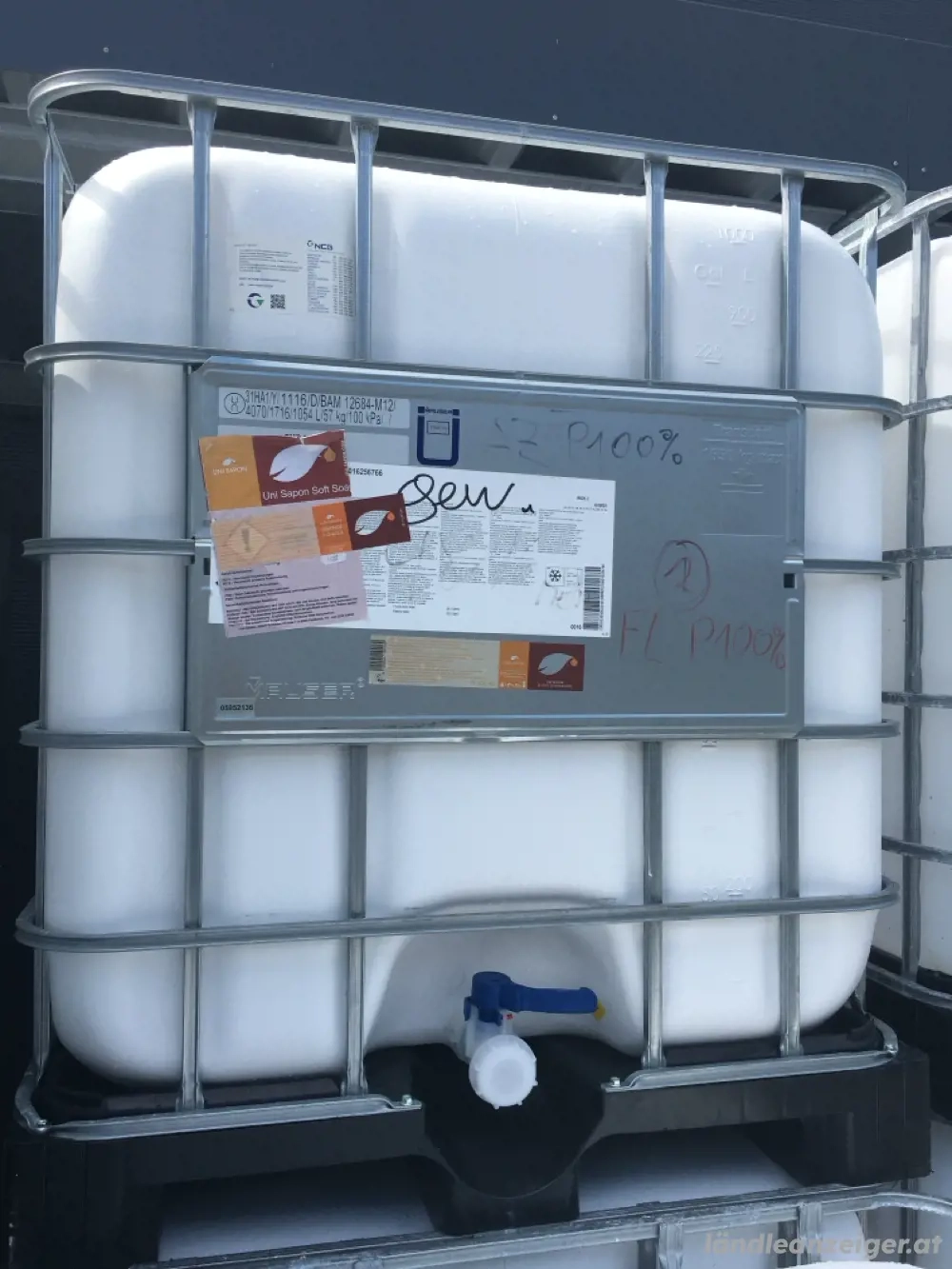 IBC-Container 1000l neuwertig auf Kunststoffpalette