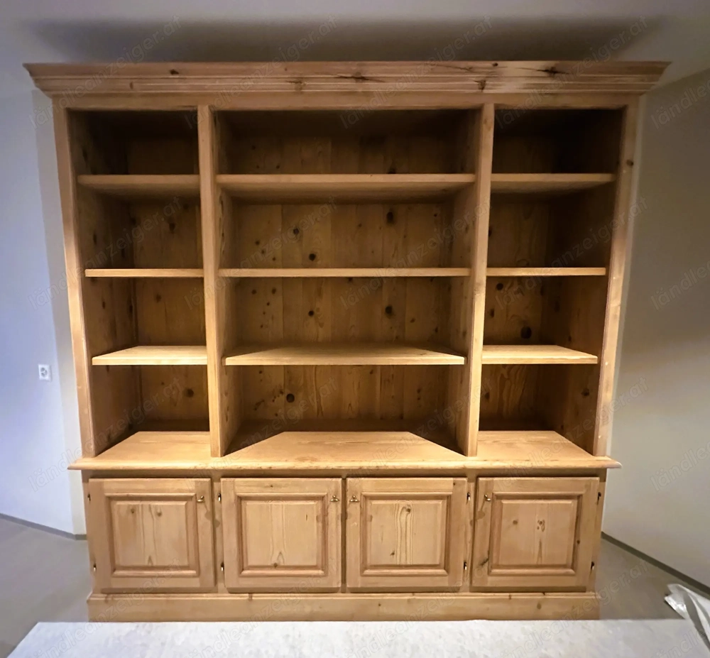 Schreiner-Meisterstück aus Altholz