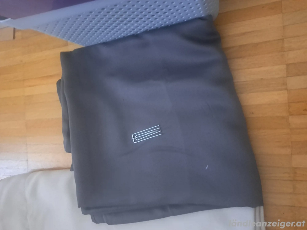 dunkelgraue Blackout Vorhänge 