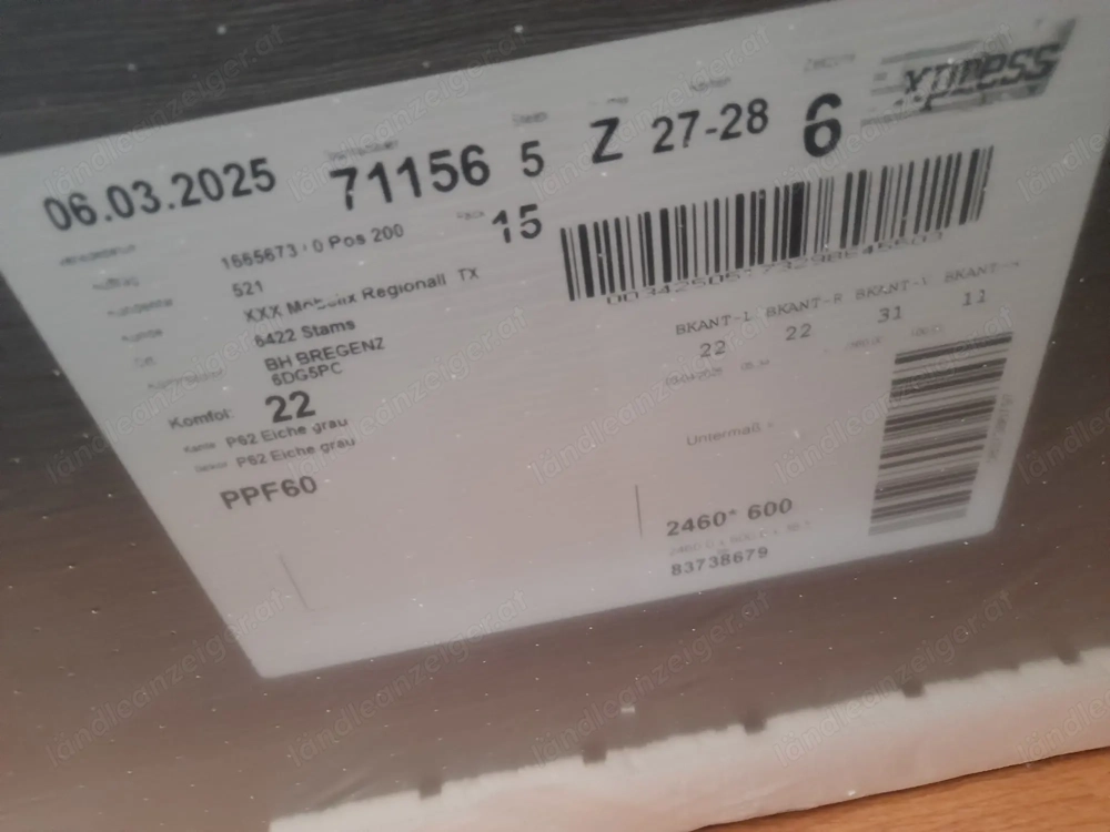 Neuer grauer Holzbrett