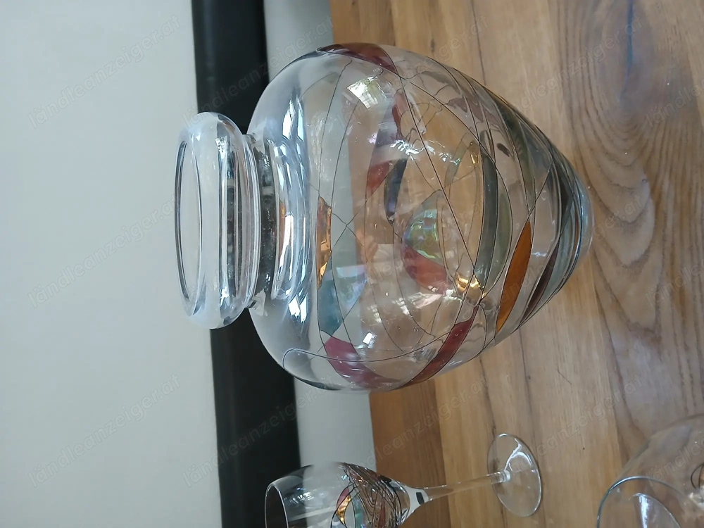 Set aus Vase und verschiedenen Gläsern