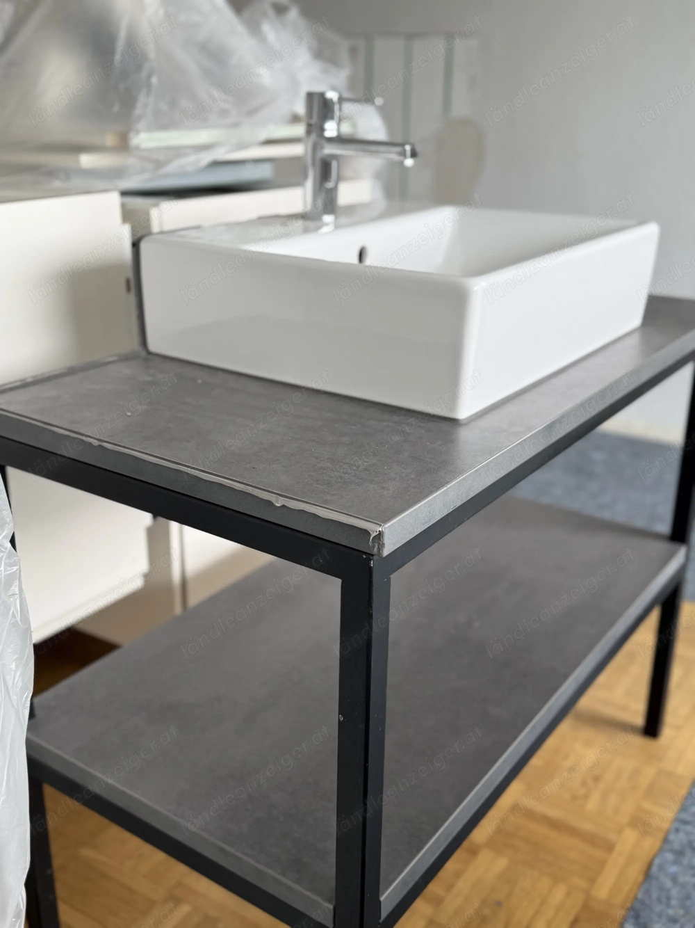 Waschtisch Villeroy & Boch mit Kludi Armatur