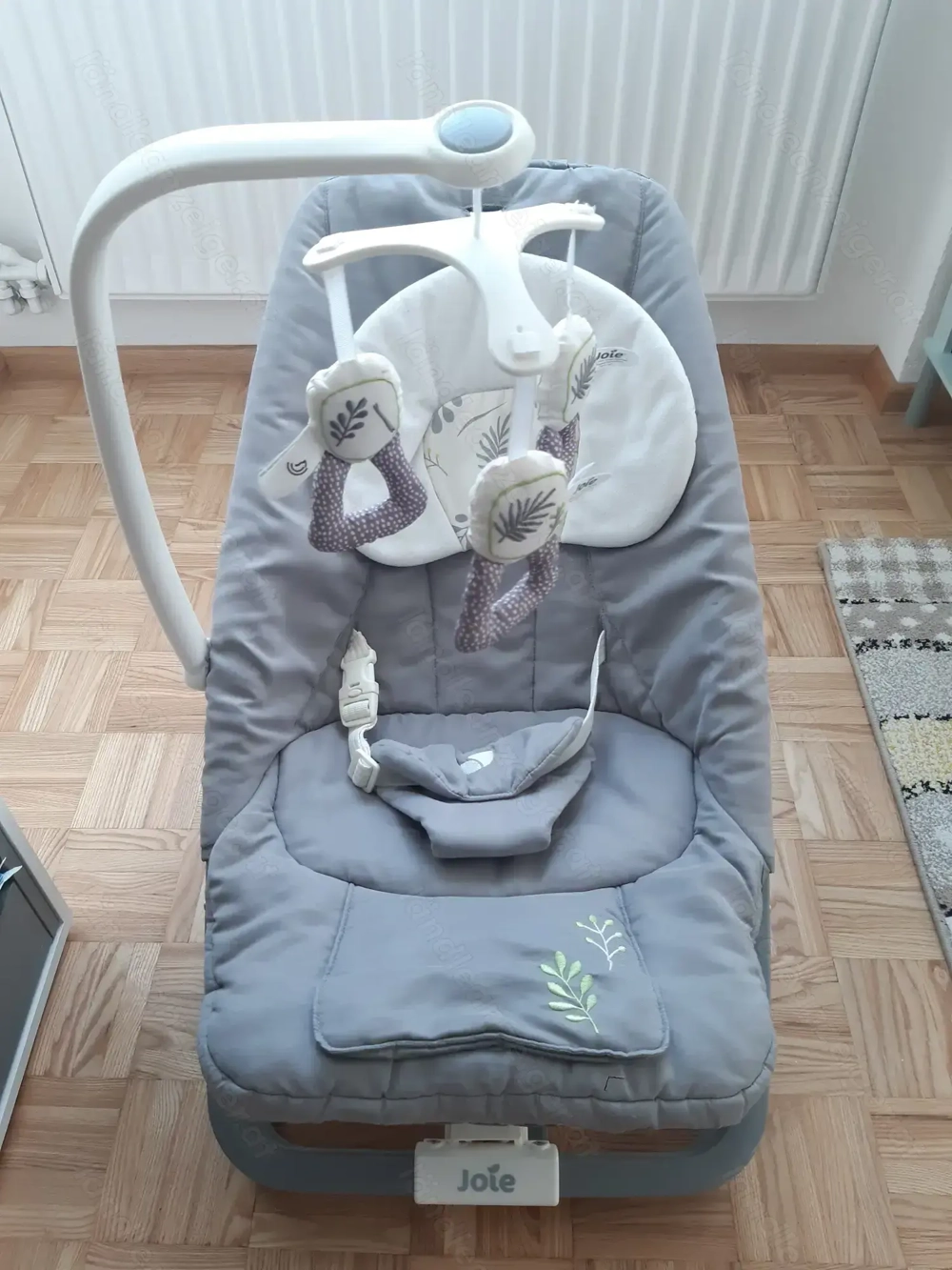 Babywippe von der Marke Joie