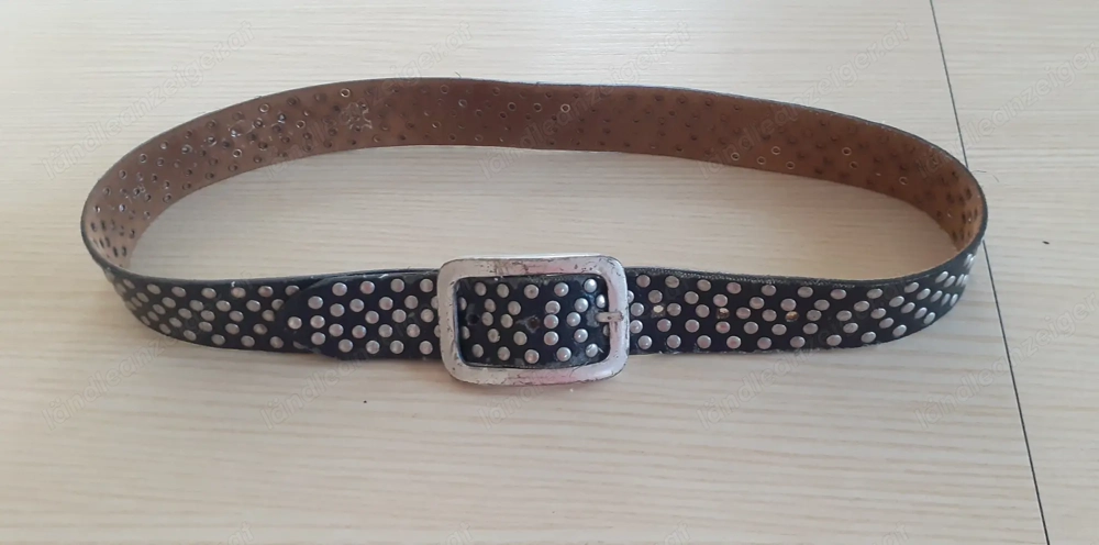 Ledergürtel mit Nieten