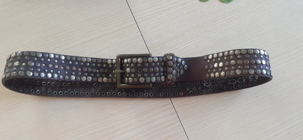 Ledergürtel mit Nieten