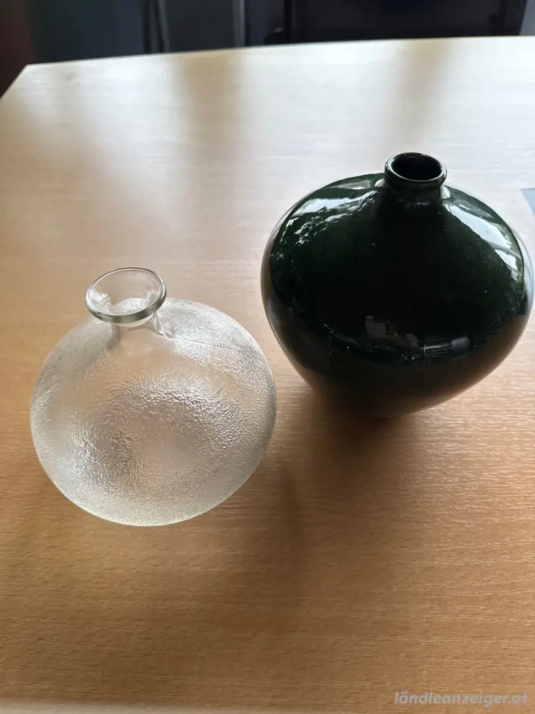 vasen transparent und grün
