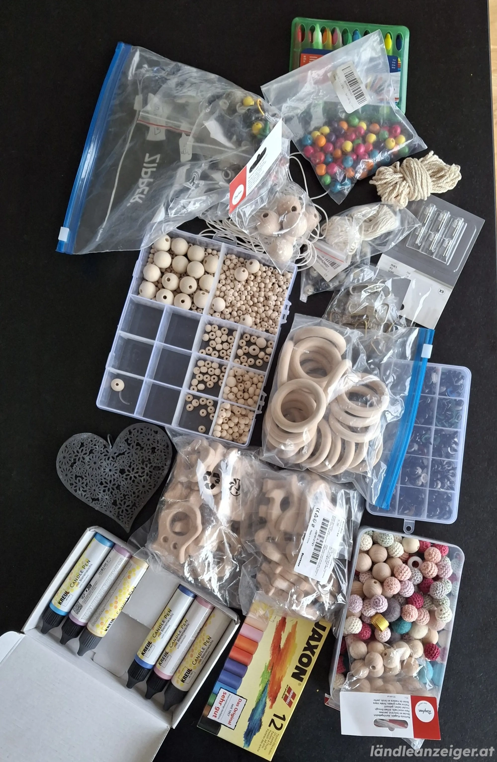 bastelsachen, farben, perlen