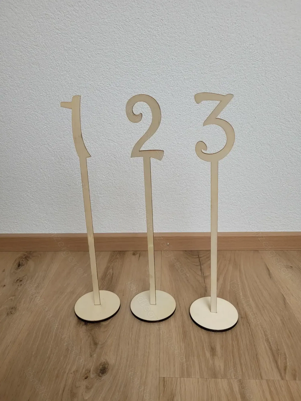 Tischnummern aus Holz