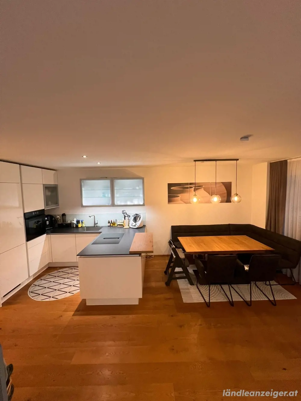 Provisionsfrei - neuwertige 3 Zimmer Wohnung mit TG Stellplatz