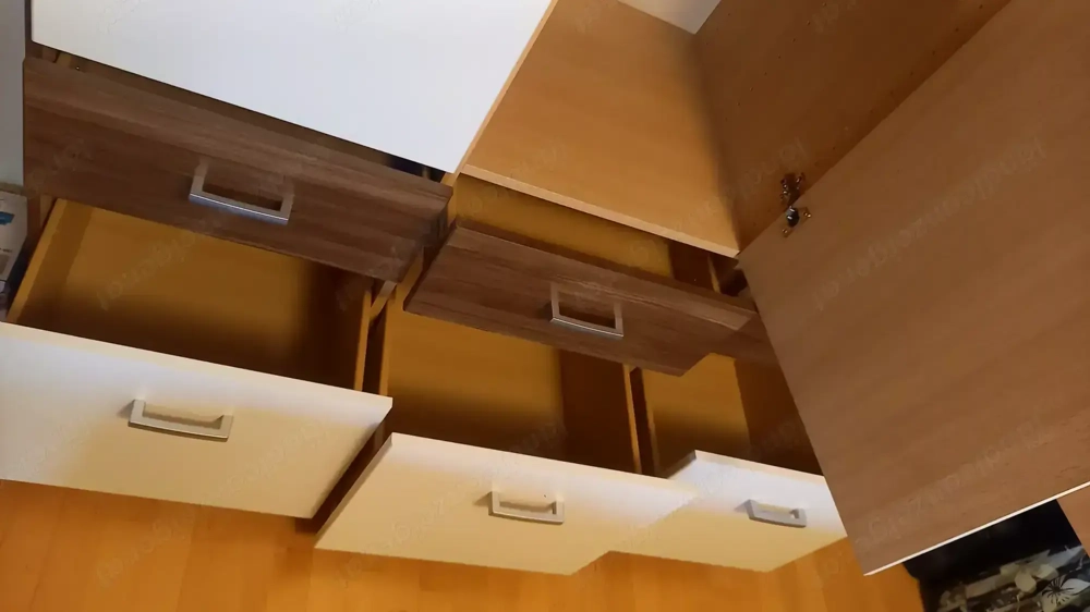 Wäsche Kleiderschrank