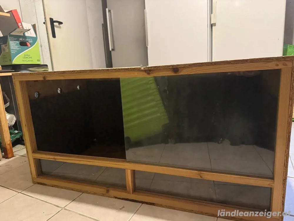 Gut erhaltenes Terrarium