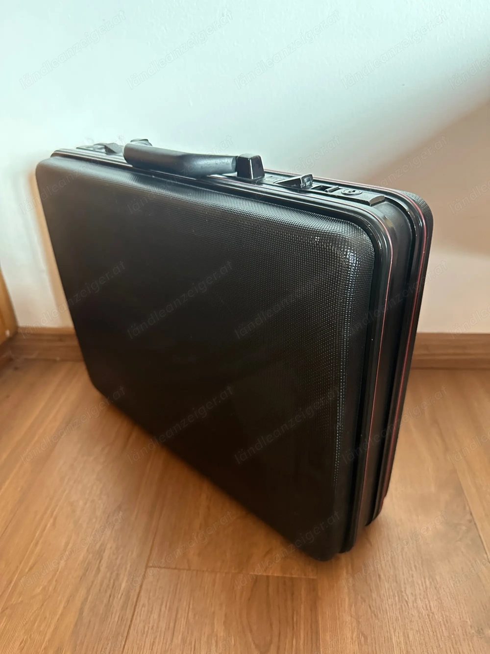 Robuster Aktenkoffer 45x34x11 cm - abschließbar, viel Stauraum, ideal für Beruf & Studium