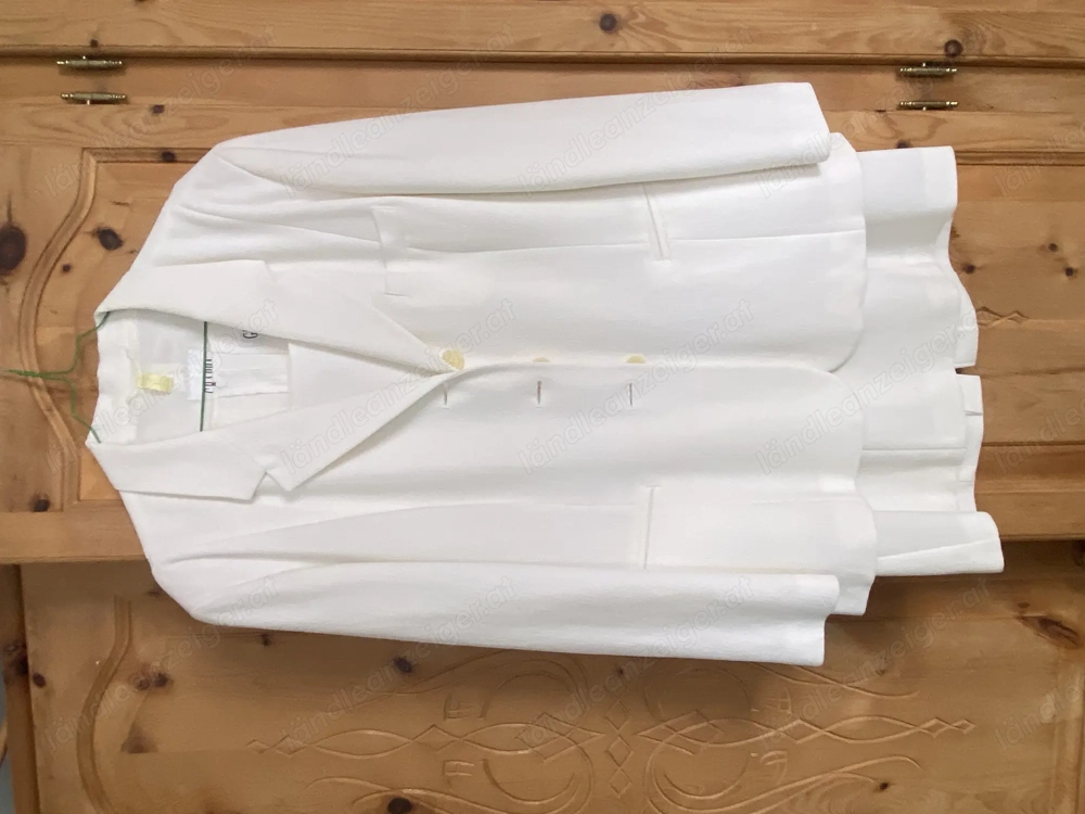 Weißes Etuikleid mit Blazer