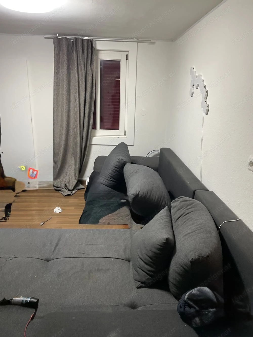 Verschenke graue, größere Couch, oder Teile davon