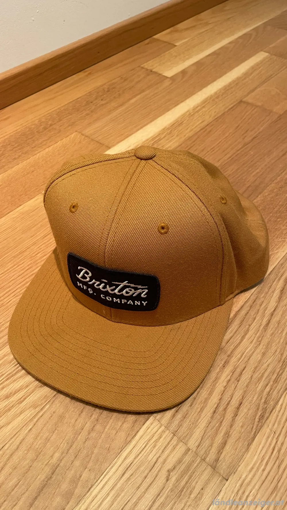 5 Snapback Caps   1x New Era, 4x Brixton