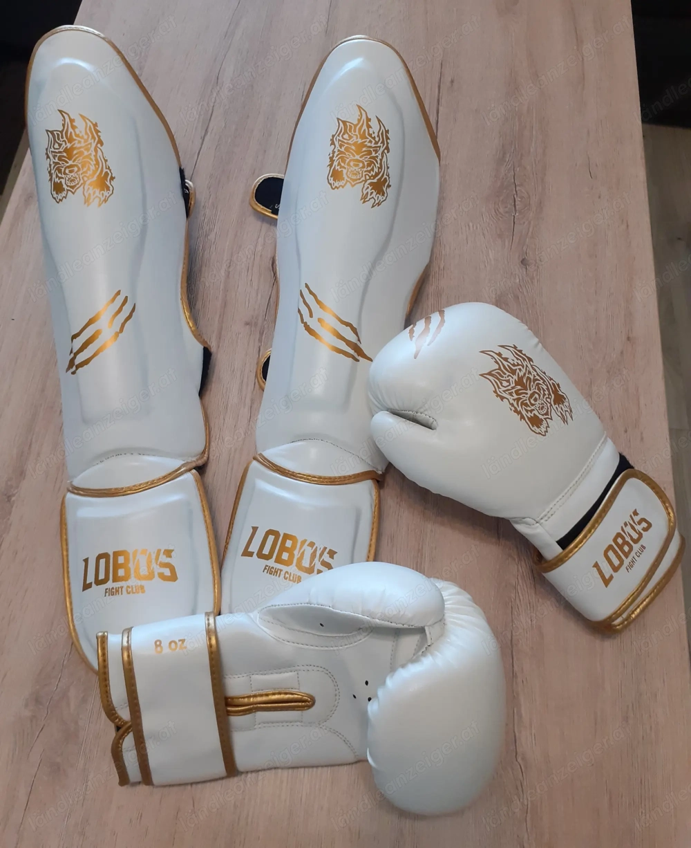 Kickboxen, Boxhandschuhe und Schienbeinschutz, Kampfsport