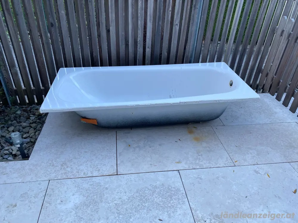 alte Badewanne (Viehtränke)