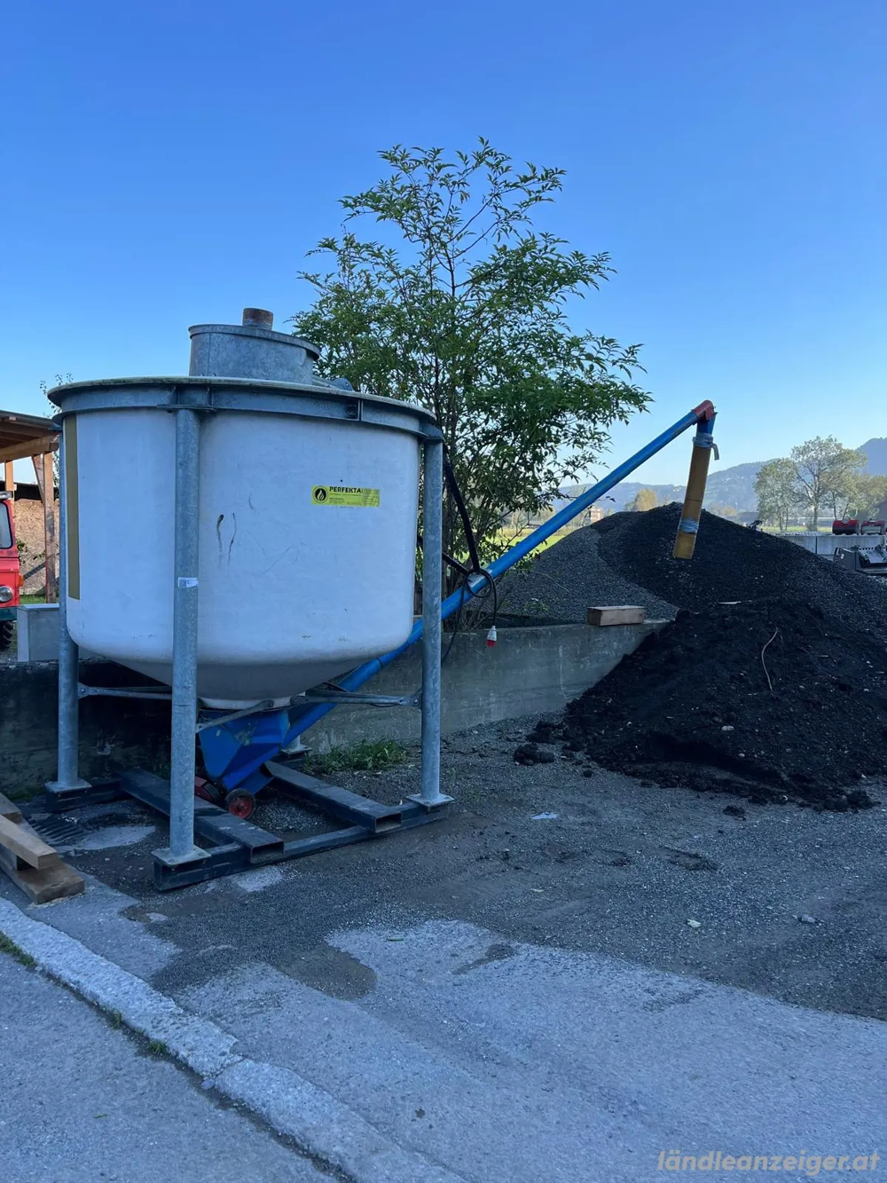 Silo mit Förderschnecke 