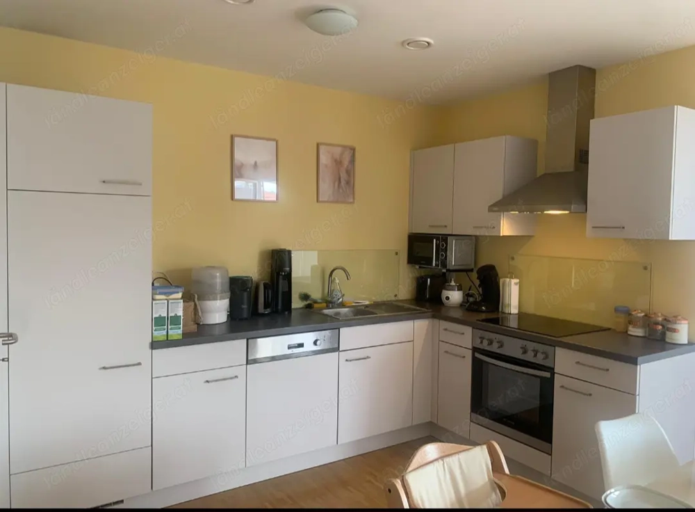 Küche mit Geräten!