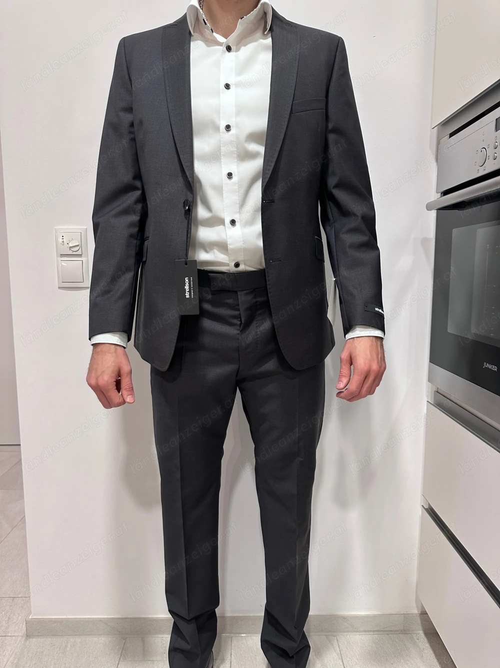 NEU: Anthrazitfarbener Anzug, Herren Größe 46