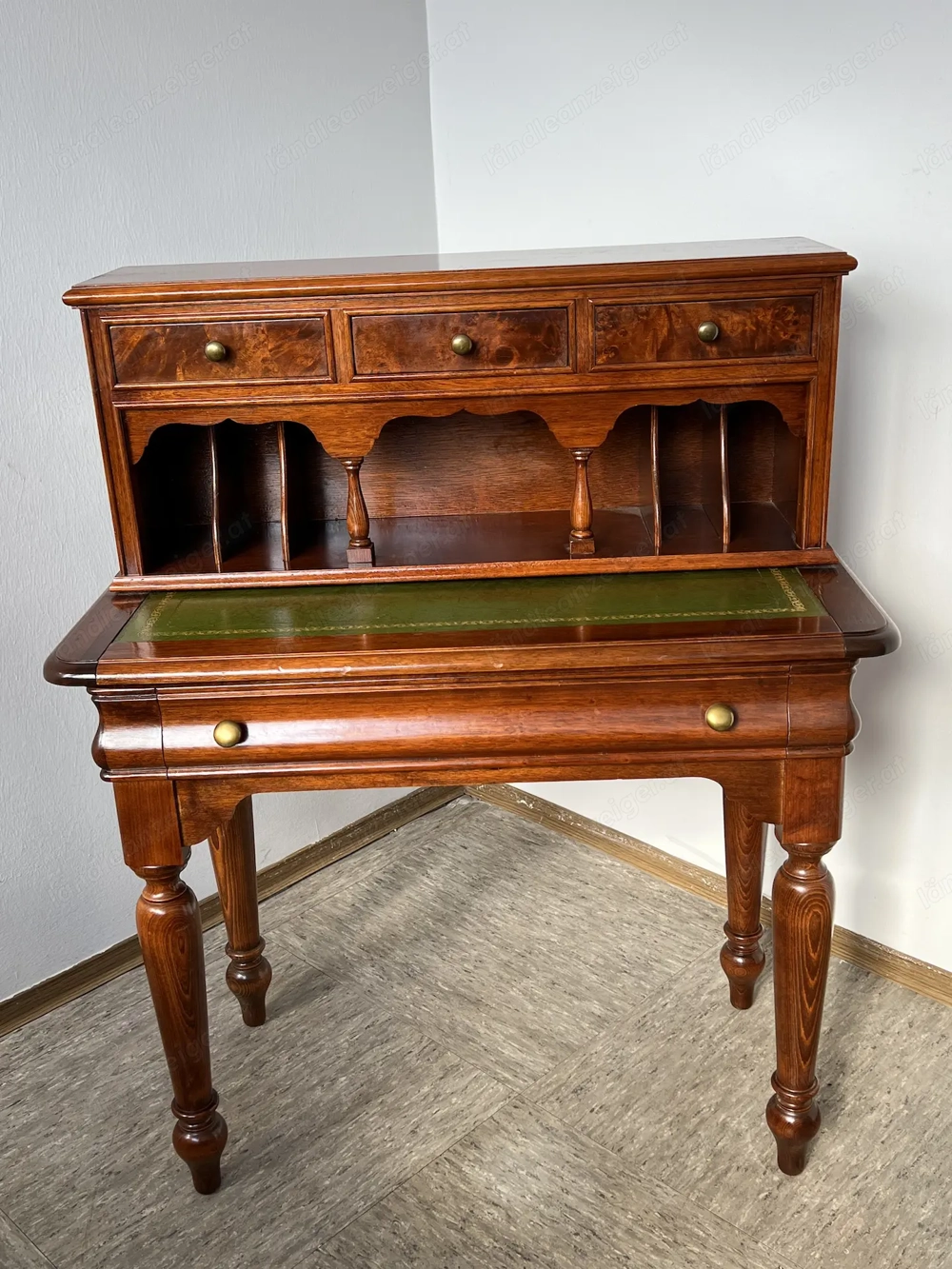 Schreibtisch Nussbaum Stilmöbel