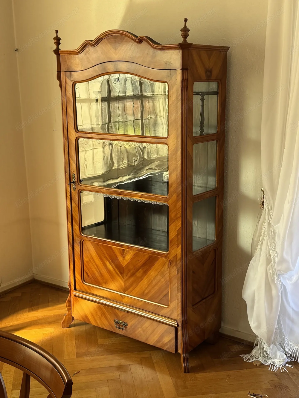 Vitrine Biedermeier Lieferung möglich
