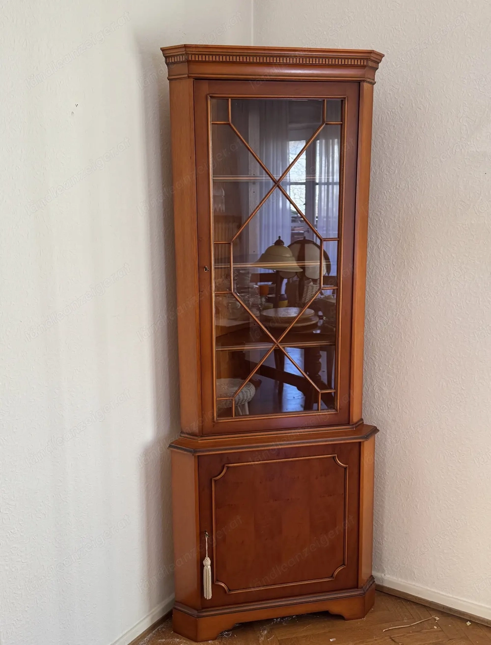 Vitrine Eckschrank aus Eibe Biedermeier Eibe englischer Stil