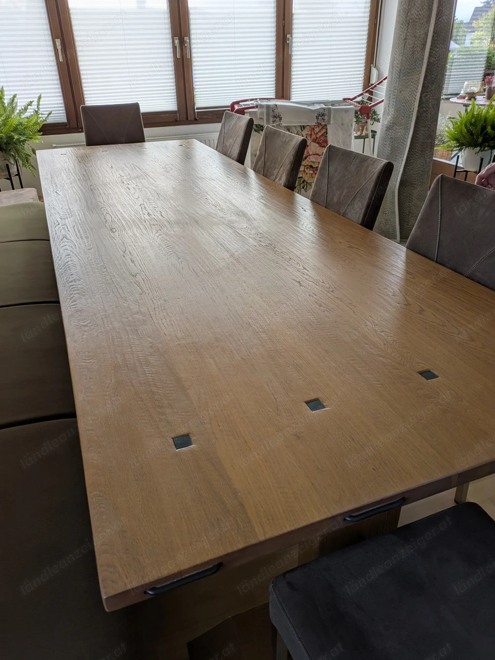 Esstisch mit Bank und 7 Stühlen