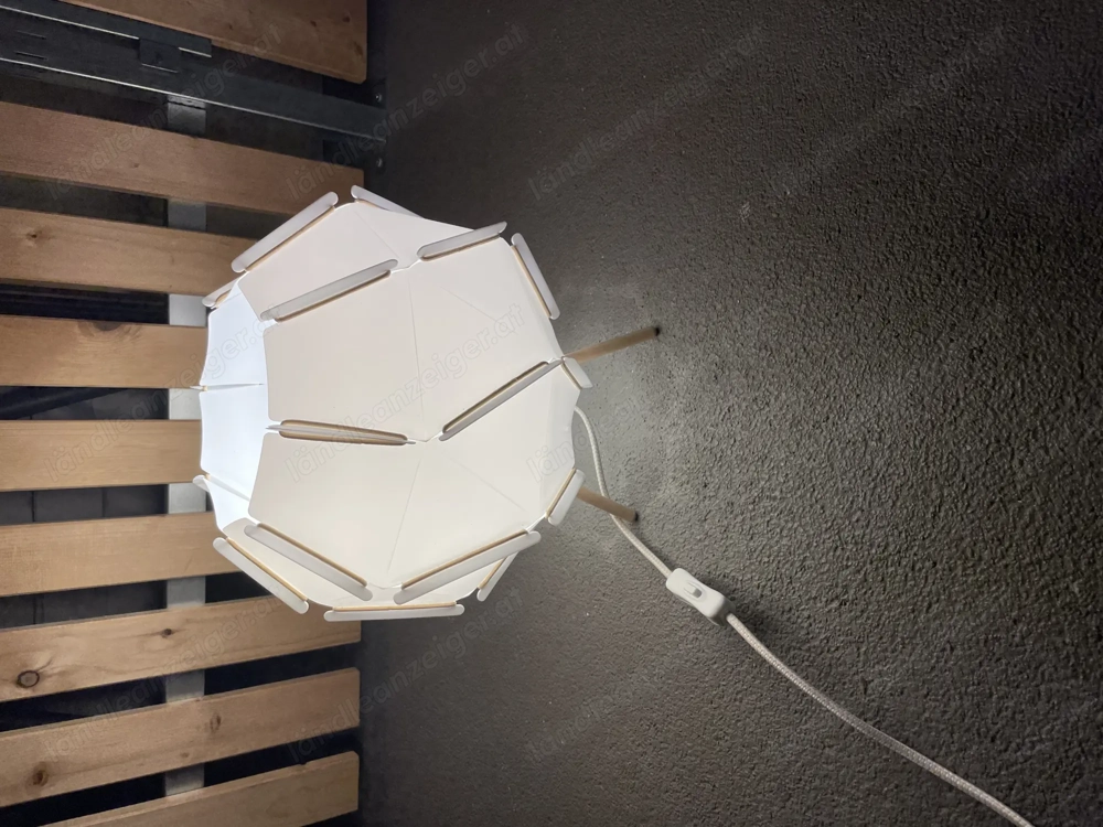 Tischleuchte von Ikea mit Leuchtmittel