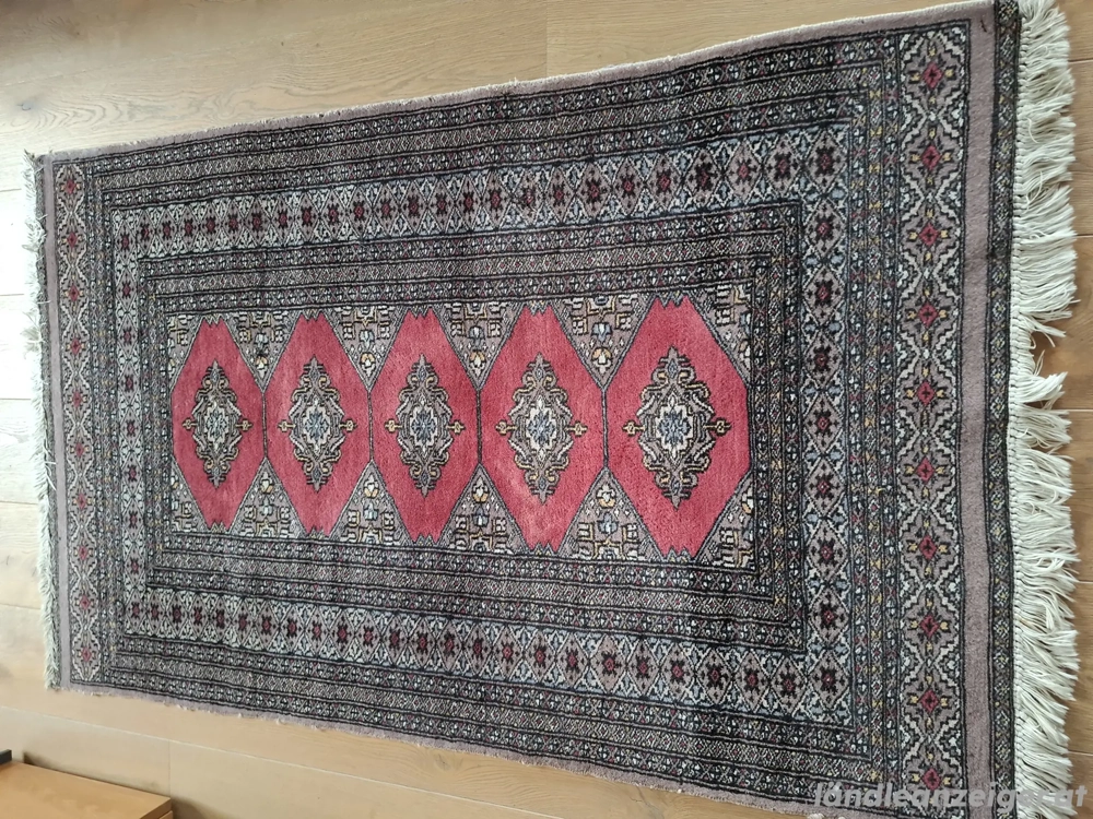 Teppiche (handgeknüpft) Teppiche (handgeknüpft)