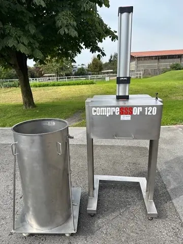 Käsepresse pneumatisch