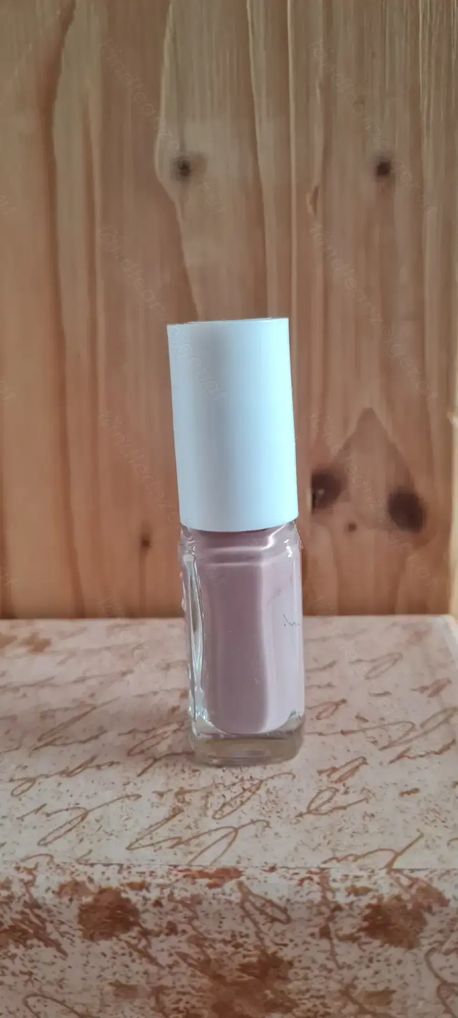 Essie Nagellack (lady like)