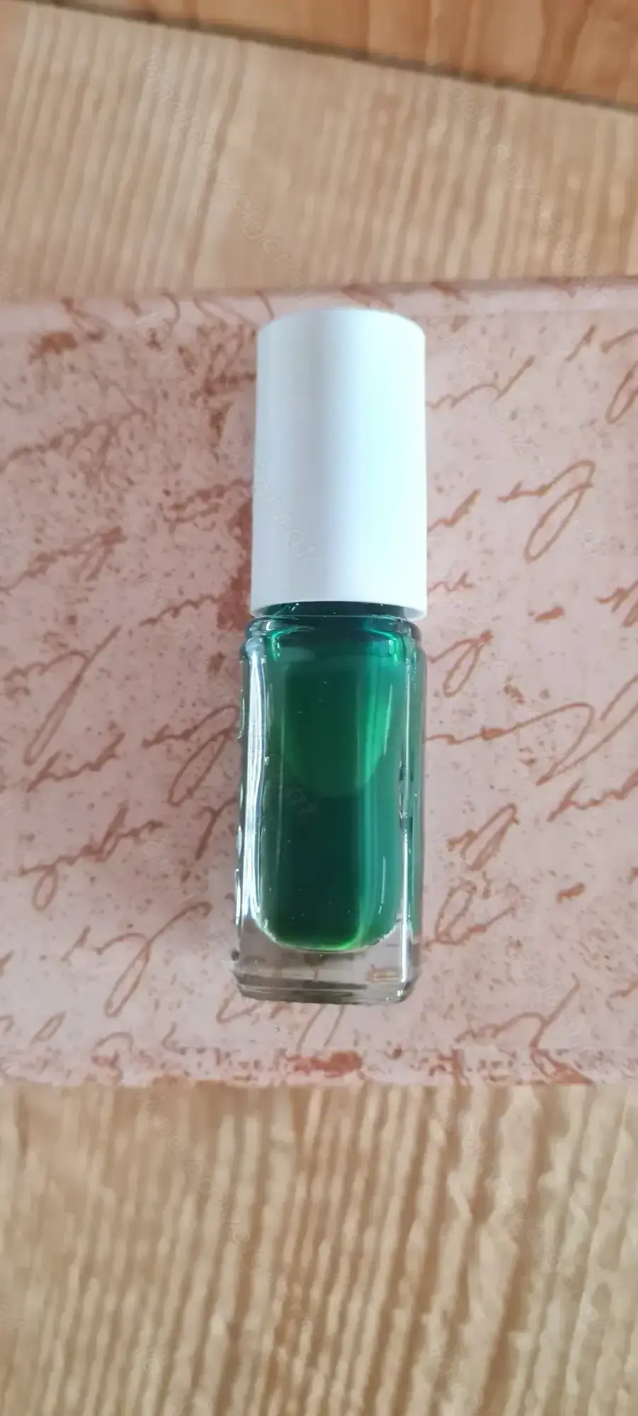 Essie Nagellack (off tropic)