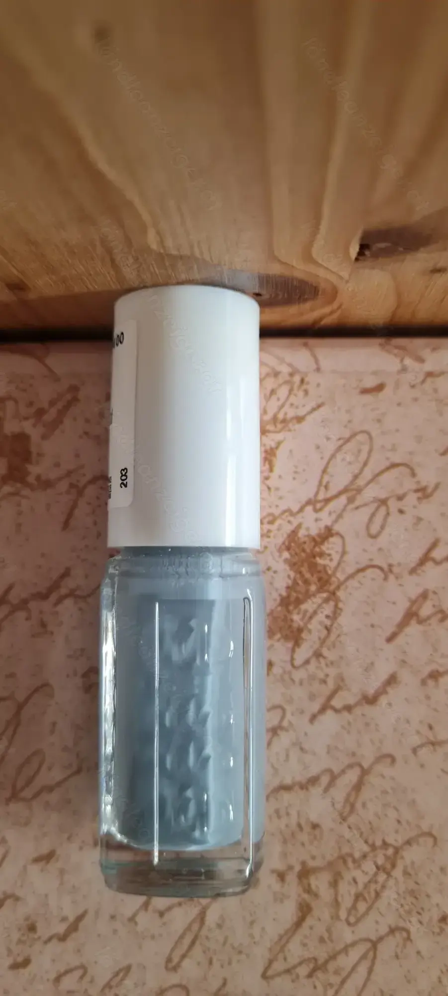 Essie Nagellack (hellgrau)