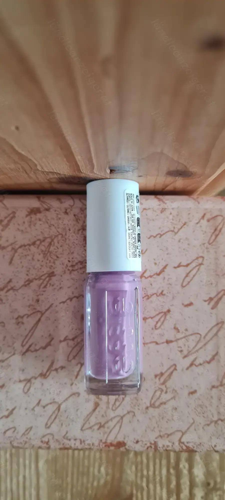 Essie Nagellack (suits you swell)