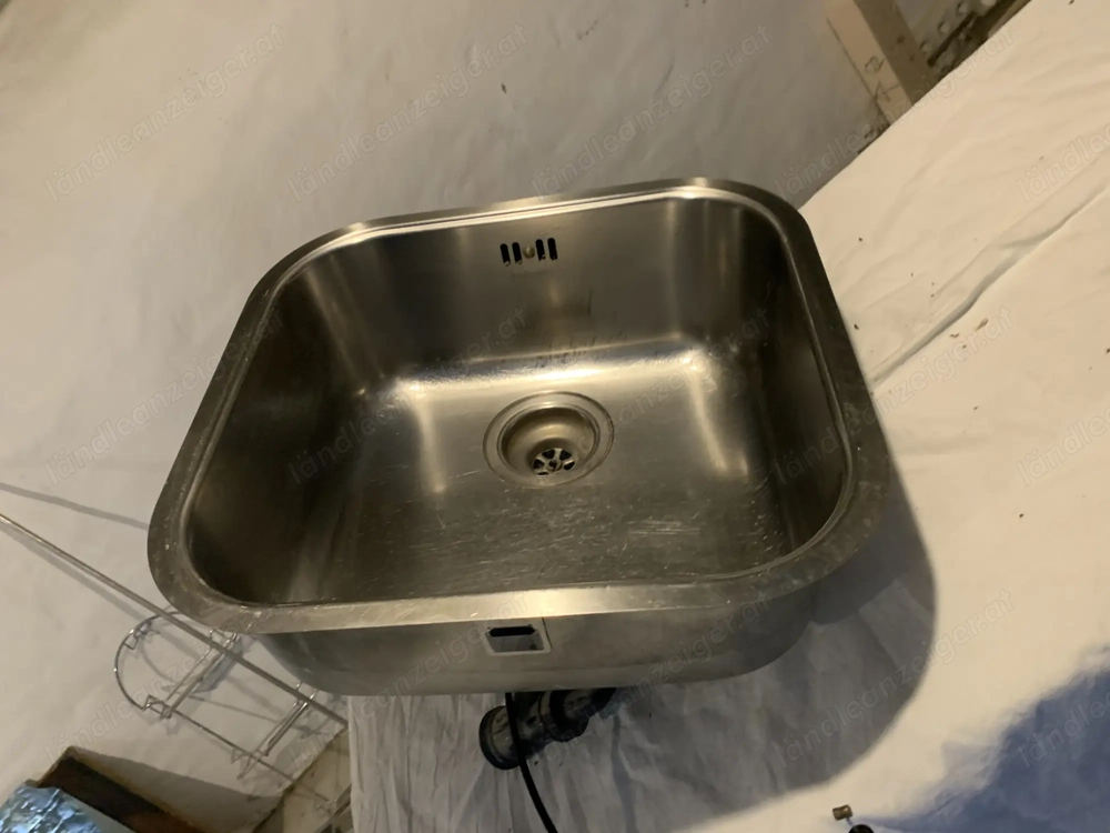 quadratisches Edelstahlspülbecken von Franke