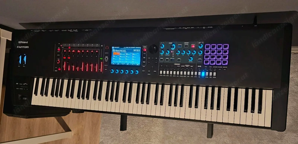 Roland Fantom 8
