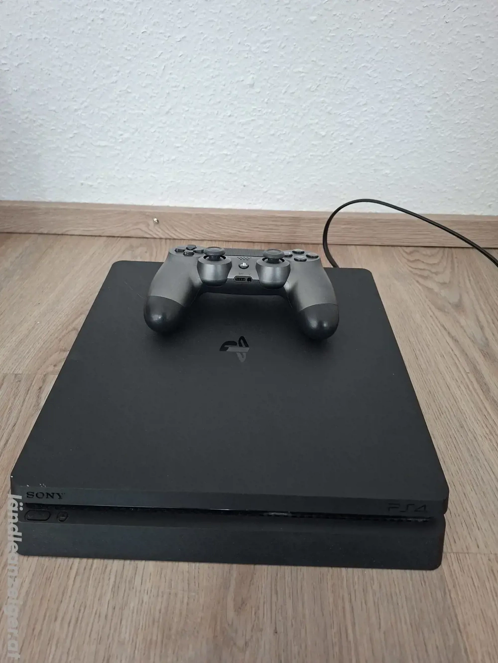 Sony PlayStation 4 Slim mit Controller