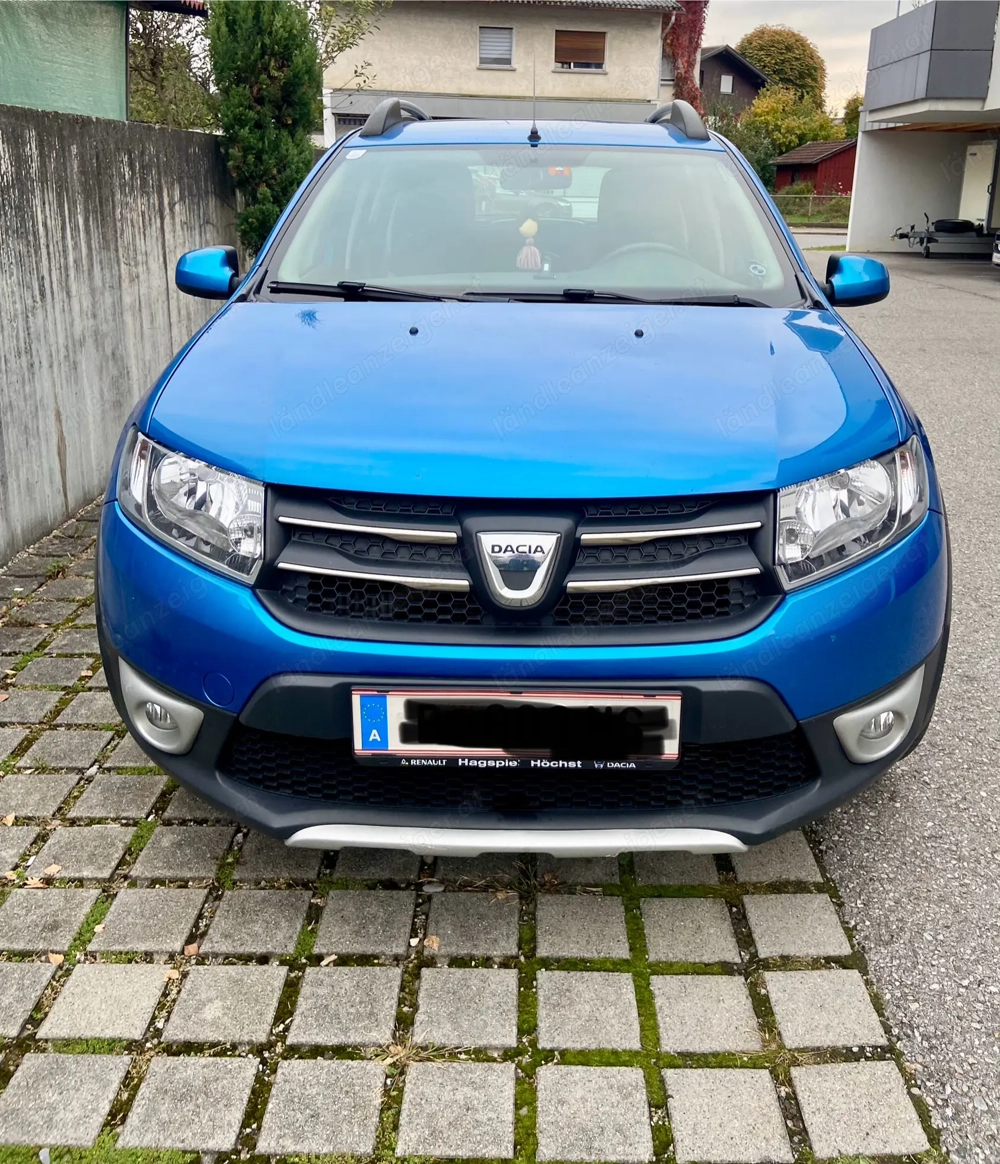 Dacia Sandero    Baujahr 2015   Benzin   137.000 km   Blau